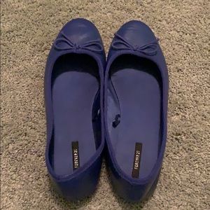 cute navy blue flats!